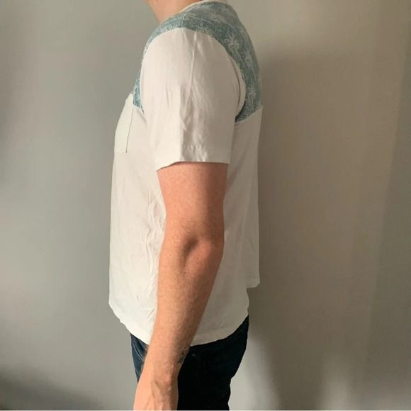 Grafton  Mens short sleeve T-shirt size LG BLUE AND WHITE palm tree patterned - Picture 3 of 10